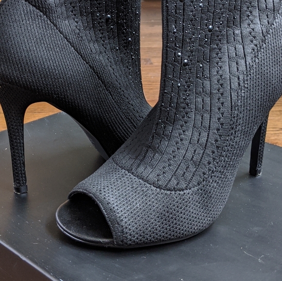 Charles by Charles David Peep toe booties - Picture 2 of 4